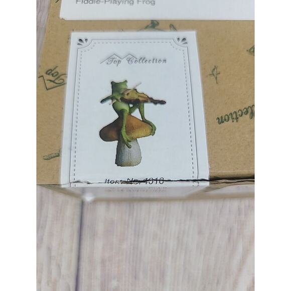 Top Collection #4010 Frog Playing Fiddle On Mushroom Figurine Top Land Trading - Picture 7 of 9